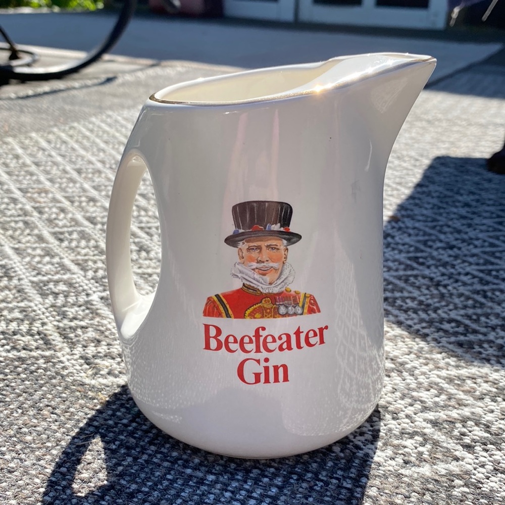 ✨ Vintage Beefeater Gin Pitcher ✨